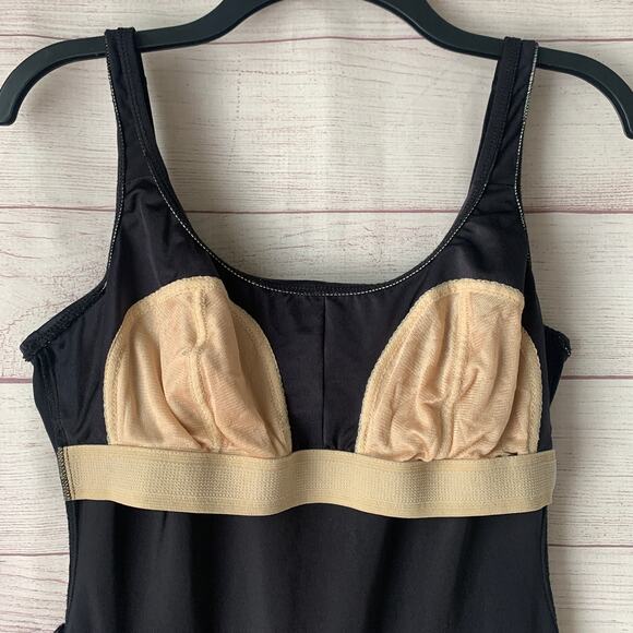 Vintage Black One Piece Skirted Swimsuit or Swimdress White Trim Built-in Cups - Picture 8 of 16